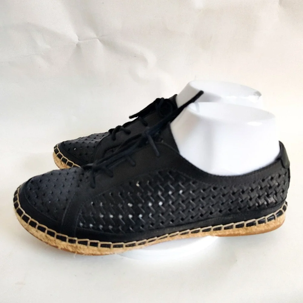 Vince Camuto Espadrilles Flats 7.5 Black Perforated Leather Laser‎ Cut Lace Up